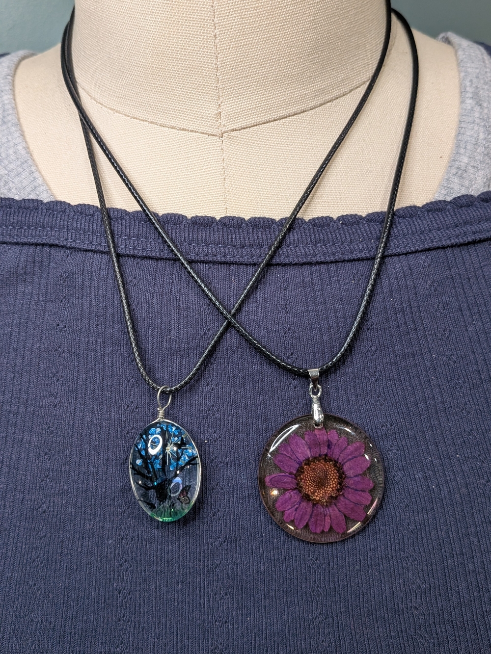 Adult Jewels Pressed Flower Resin Pendant Cord Necklace Purple Daisy